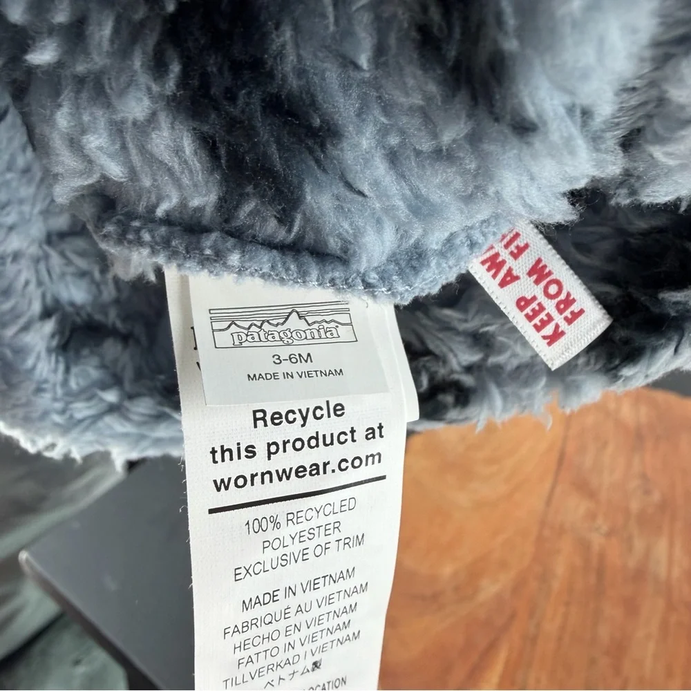Patagonia Baby Furry Friends Winter Hat light plume grey animal print 3-6 months